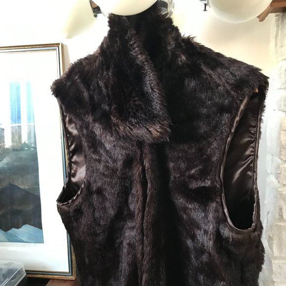 Faux Fur Reversible Vest - Andrew Marc New York - Picture 4 of 6